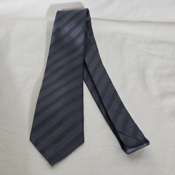 Donald J. Trump Signature Collection - Gray Gray Striped - 3 1/2" x 58 1/2" - Picture 3 of 6